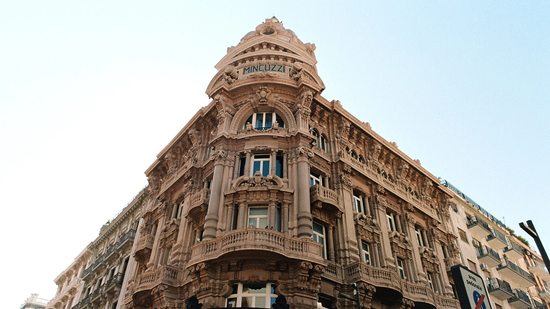 Palazzo Mincuzzi visto da via Sparano — Bari (Puglia)
